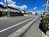外観：前面道路含む現地写真