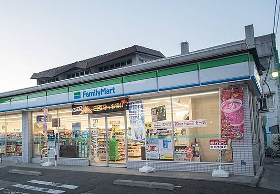 ファミリーマー...