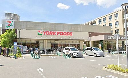 ヨークフーズ三ノ輪店 徒歩3分。 200m