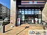 その他：セブン-イレブン 検見川浜駅南口店徒歩1分。（マンション1階部分）