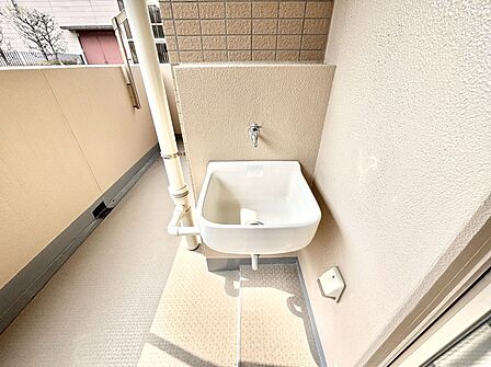 バルコニー水栓があればお掃除も楽々です。