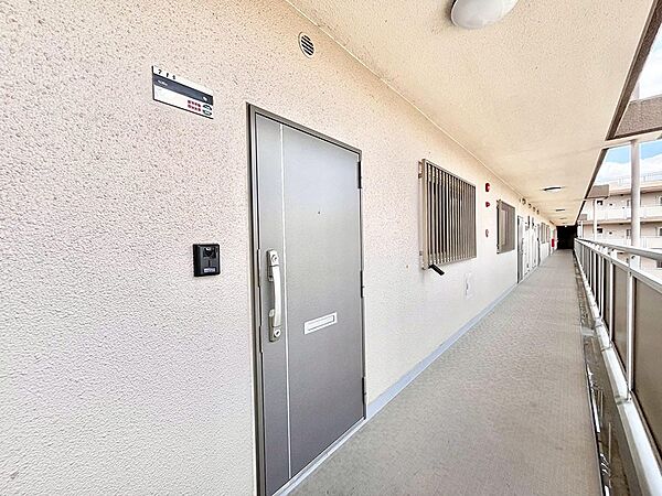 玄関を拡大表示