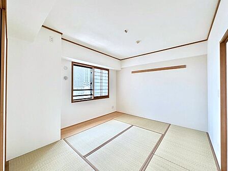 リビング隣接の和室は毎日の暮らしに癒しと安らぎをもたらしてくれます