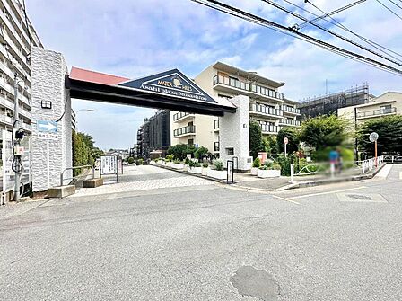 落ち着いた雰囲気のエントランス