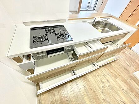 使いやすさを優先したスライド式収納タイプ!