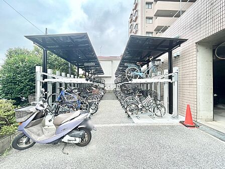 駐輪場は屋根付き