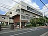 周辺：小学校 240m 川口市立飯塚小学校
