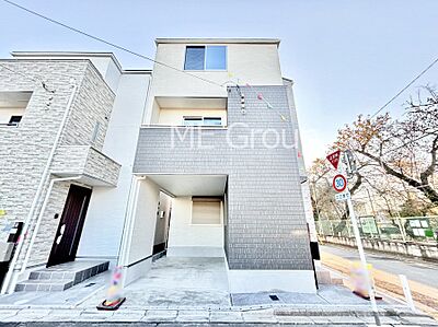 外観：たっぷりの陽光と開放感に包まれる明るい住まい
