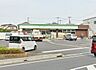 周辺：コンビニ 200m ファミリーマート 草加八幡町店