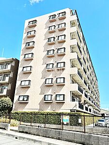 外観：生活に便利な施設が徒歩圏内に充実していて住環境良好なマンションです！