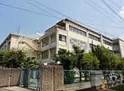 門真市立上野口小学校（697m）