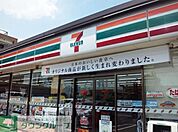 セブンイレブン 徒歩1分。コンビニ 50m