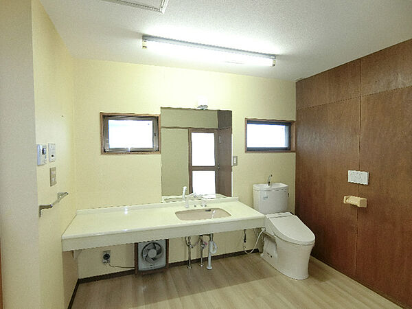 detached 茨城県常総市水海道橋本町3488-2

地図を見る