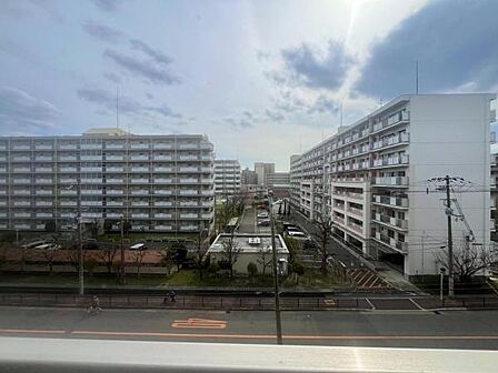 前面建物とは距離が有りますので眺望良好