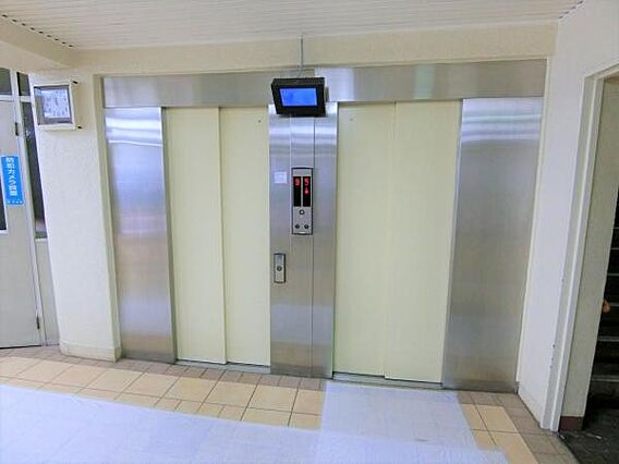 -エレベーター...