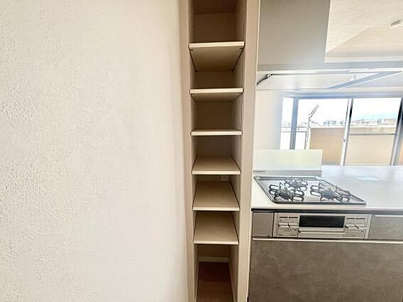 キッチン横には...