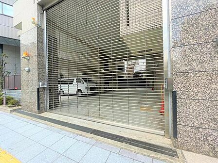 敷地内駐車場です。 要空き確認 月額28000円~