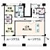 間取り：＼間取り図／ アイランドキッチンを中心に広々空間のLDK(22.5畳)。収納場所も豊富でゆとりのある空間です。