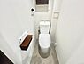 トイレ：トイレには快適な温水洗浄便座付き 