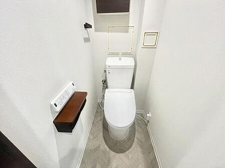 トイレには快適な温水洗浄便座付き