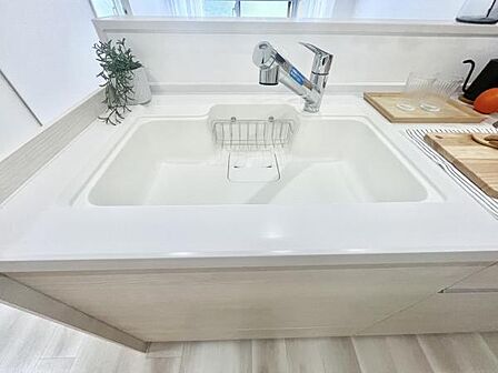 浄水器内蔵型ハンドシャワー水栓を採用しています。ワンタッチ式で浄水機能に切り替えができます