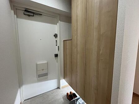 ~玄関~ シューズボックスが新設された玄関部分です。