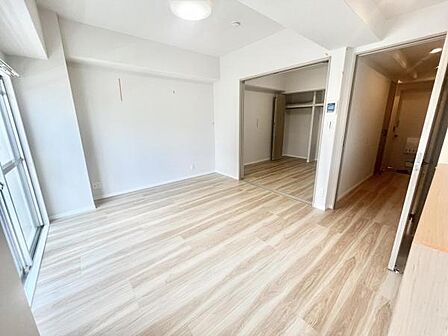 縦長の形状のため、リビング部分とダイニング部分の使い分けがしやすいLDKです 