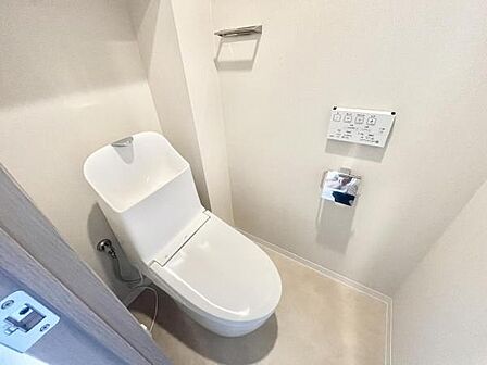トイレには快適な温水洗浄便座付き