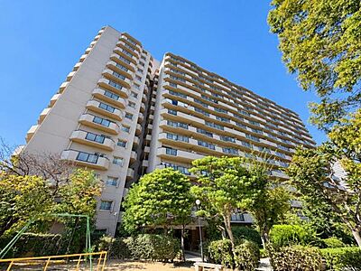 外観:\外観/ 綺麗な状態の外観になります。総戸数は367戸と大規模マンションです。 外観:\外観/ 綺麗な状態の外観になります。総戸数は367戸と大規模マンションです。