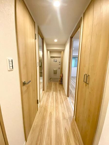 すっきりとした玄関で、毎日の出入りも快適に。  【即日案内可】お問い合わせは朝日住宅まで