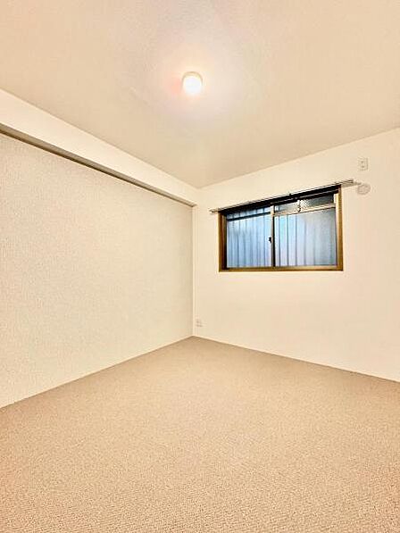 シンプルな間取りで使い勝手◎。  寝室や子ども部屋、趣味の空間など自由な使い方が楽しめます。   【即日案内可】お問い合わせは朝日住宅まで