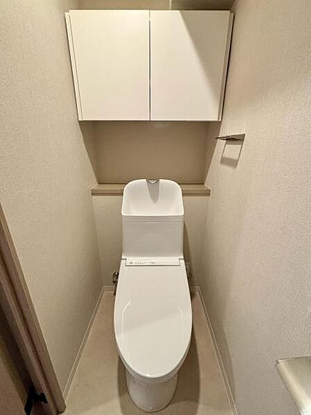 落ち着いた内装でホッとひと息つける場所に。 掃除のしやすさも◎な設計です。  【即日案内可】お問い合わせは朝日住宅まで