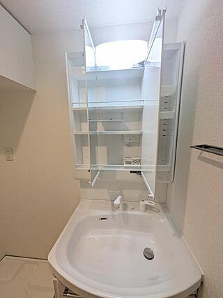 洗面化粧台の収...