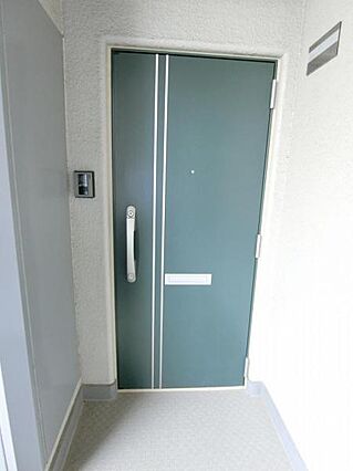 玄関扉は交換済...