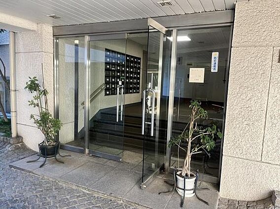 エントランス外...
