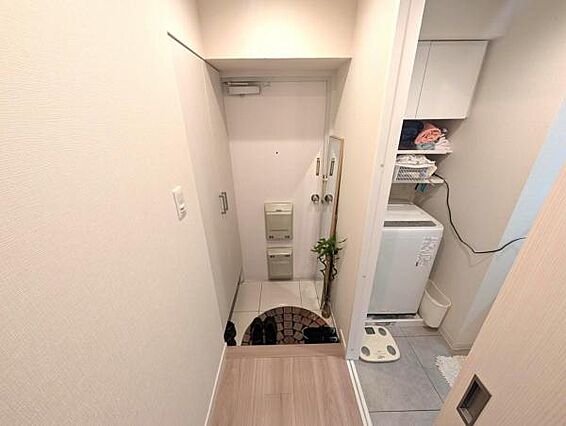 白を基調にした...