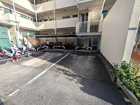 敷地内に駐車場有り、空き状況は要確認です