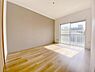 洋室：【洋室5.9帖】リフォーム済みで南東からの陽光が暖かいです。