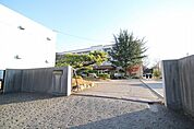 名古屋市立猪高中学校 561m