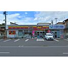 コンビニ「デイリーヤマザキ松本信大前店まで367ｍ」