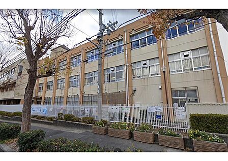 神戸市立本山第三小学校 約630m
