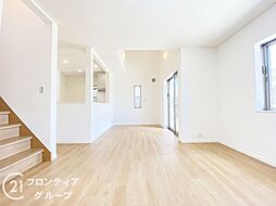 香芝市五位堂1丁目　中古一戸建て 4LDKのリビング/ダイニング