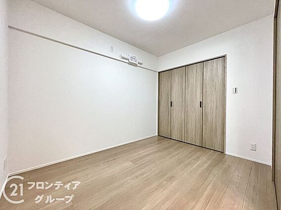 洋室は、広々と...