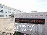 周辺：川西町三宅町組合立式下中学校 徒歩12分。 890m