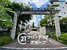 エントランス：温かみのあるエントランスは、住む人を優しく迎え、訪れる人にも心地よい印象を与える魅力的な空間です！
