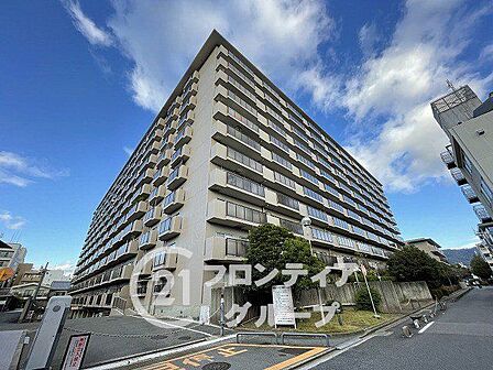 駅から徒歩5分のマンションは、通勤や通学にとても便利で、時間を有効に使える素晴らしい立地です!