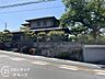 外観：幅広い道路が確保されており、車の出入りがスムーズに行えます。周辺環境も整備されており、快適な生活をサポートします。
