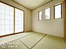 子供部屋：新しいい草香る畳スペースは、使い方色々！客室やお布団で寝るときにぴったりの空間ですね。