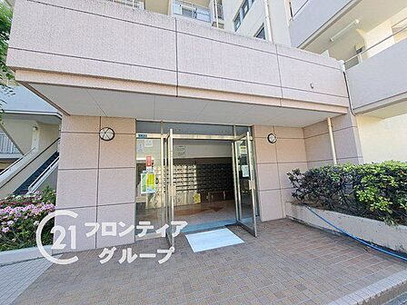 風格あるエントランスで、住む人に安心感を与えます