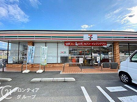 セブンイレブン橿原新口町店 徒歩13分。 1030m
